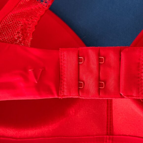 Victoria Secret Women T Shirt Lightly Lined Wireless Bra Size 32DD Red Racerback - Picture 5 of 16